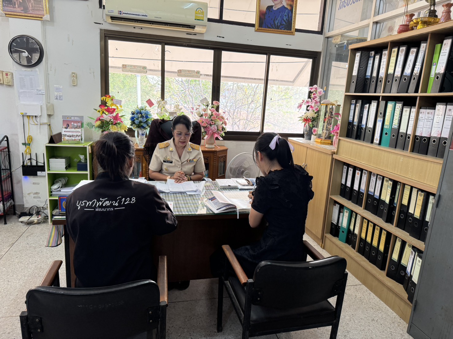  พช.โคกโพธิ์ไชย : ประชุมเจ้าหน้าที่พัฒนาชุมชน ประจำเดือนเมษายน 2569