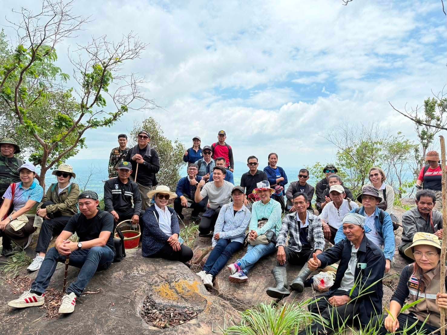 พช.โคกโพธิ์ไชย : ร่วมสำรวจเส้นทางท่องเที่ยว ปักหมุดแลนด์มาร์กใหม่ "วัดถ้ำภูผาแดง" อัญมณีเม็ดงามแห่งโคกโพธิ์ไชย จังหวัดขอนแก่น